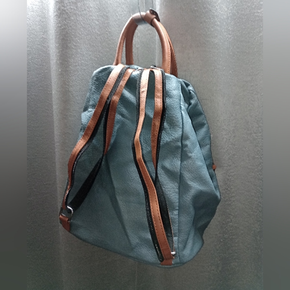 New Convertible Backpack Handbag - Picture 4 of 4